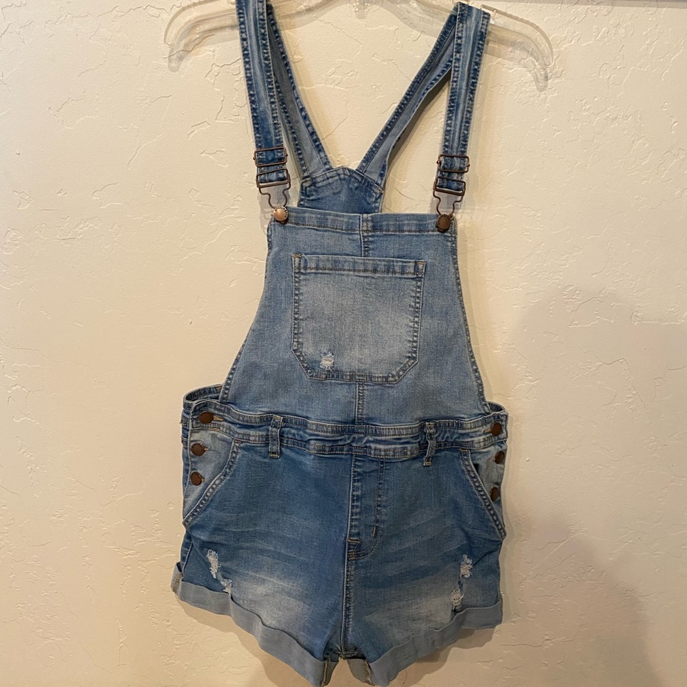 Perfect for summer, Encore denim overalls. They fit like a women's XS (0-2).